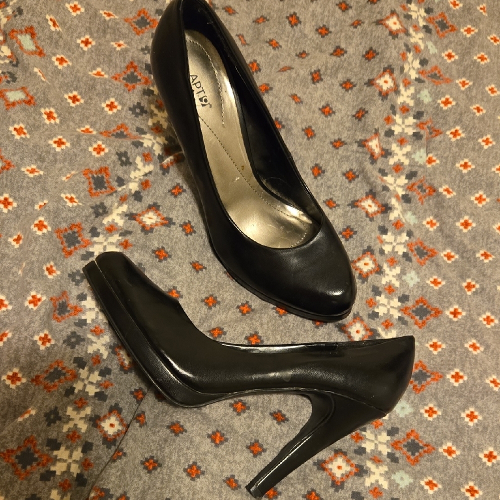 Apt. 9 Black Leather High Heel Pumps with Pointed Toe